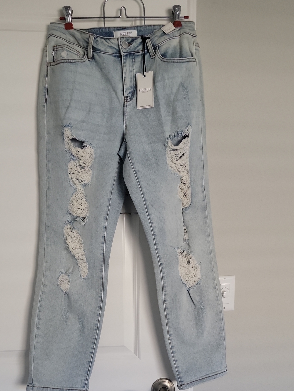 Judy Blue Women's Light Wash Ripped Boyfriend Jeans